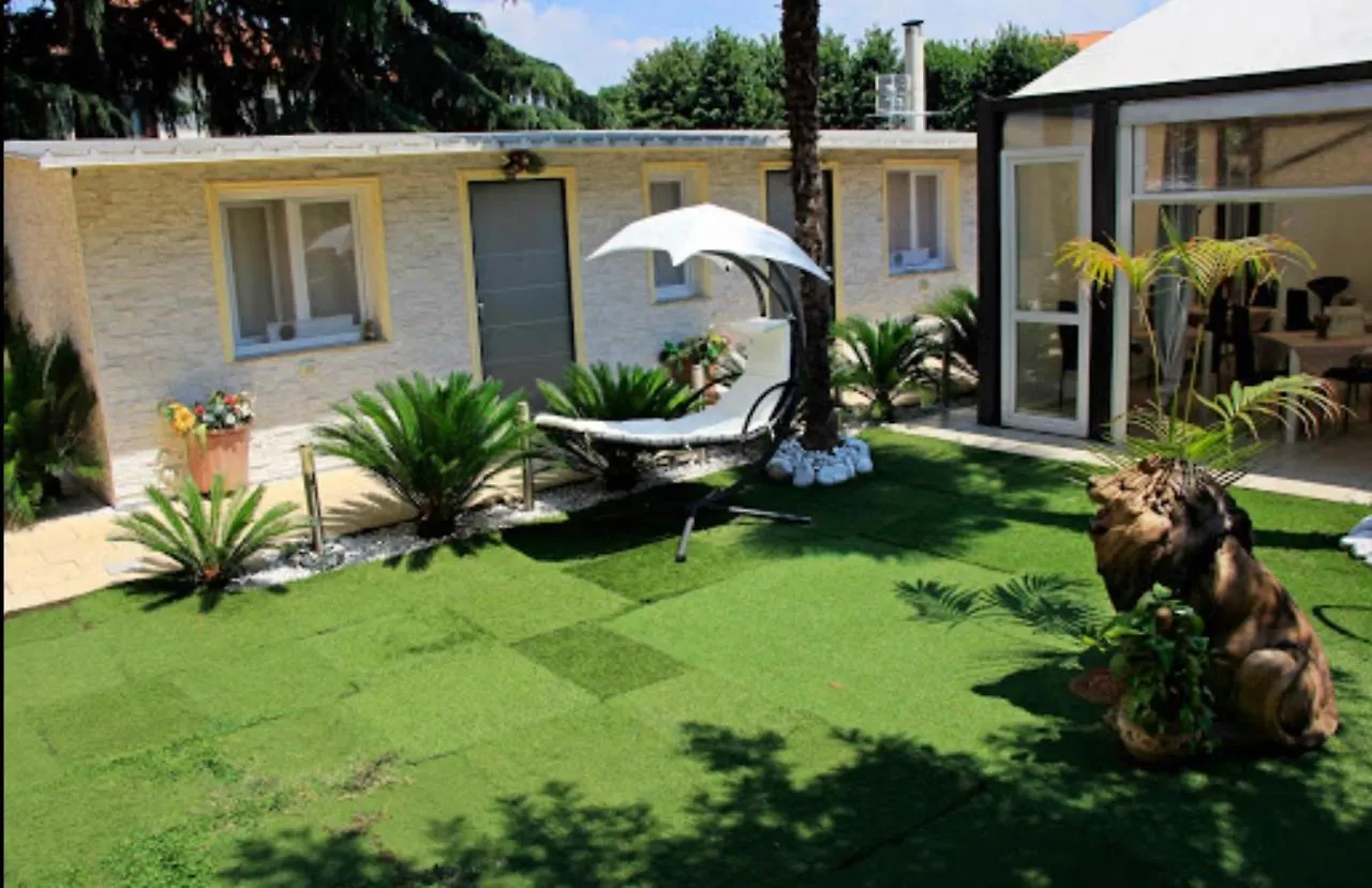 Room In Bb - B B Oasis Passion Fiera - Triple Room With Wifi And Ac Rho